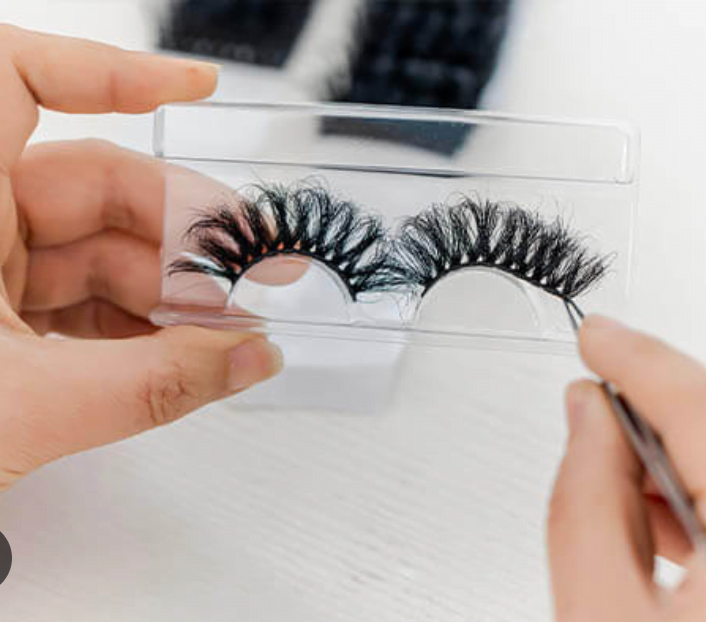 A-behind-the-scenes-look-of-Lashes-Factory-in-the-eyelash-industry-12