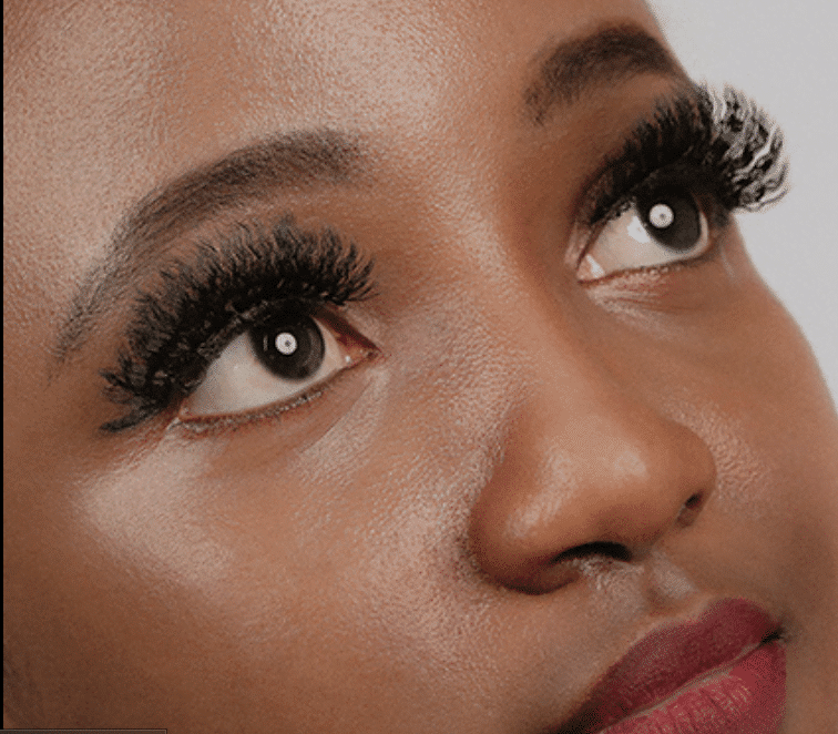 A-behind-the-scenes-look-of-Lashes-Factory-in-the-eyelash-industry-22
