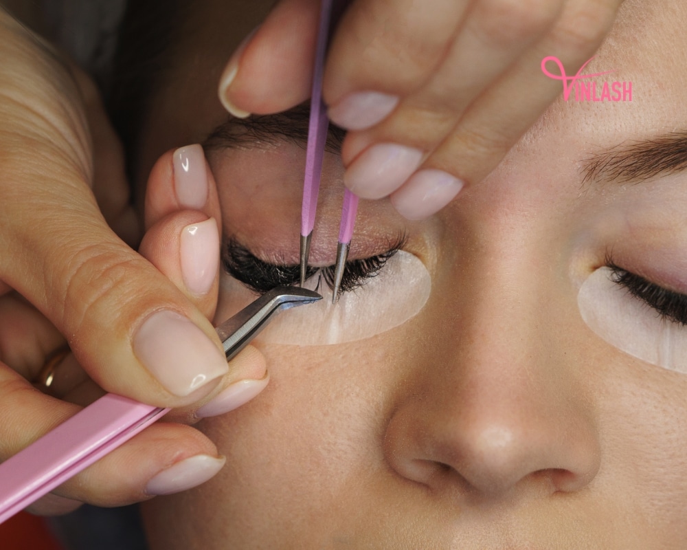 the-ultimate-guide-to-choosing-a-reputable-eyelash-manufacturer-3