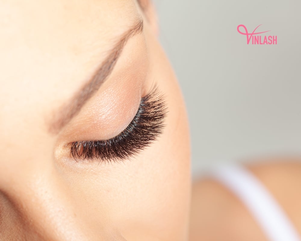 the-beauty-entrepreneurs-guide-to-eyelash-extension-wholesale-private-label-6