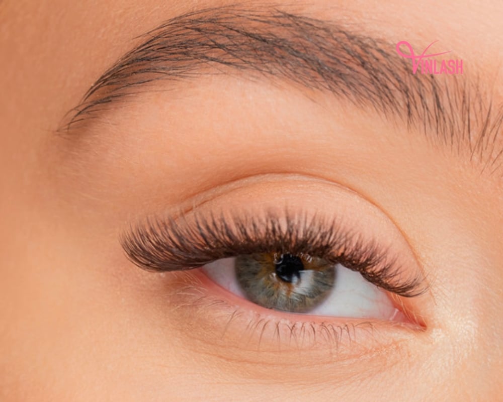 how-to-use-colored-volume-eyelash-extensions-to-enhance-your-lash-business-7