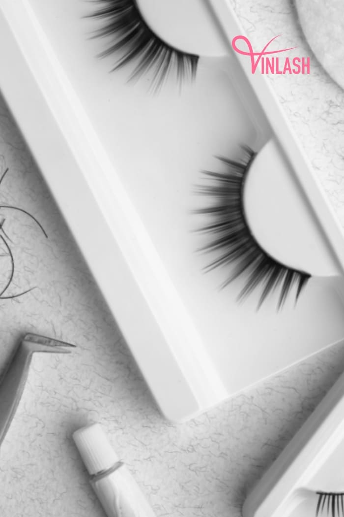 discover-the-factors-to-elevate-the-glamour-quewel-lashes-wholesale-7