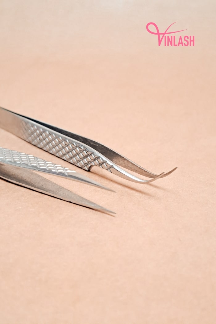 obtain-the-tweezers-of-your-choice-from-a-favored-lash-tweezer-vendor-5