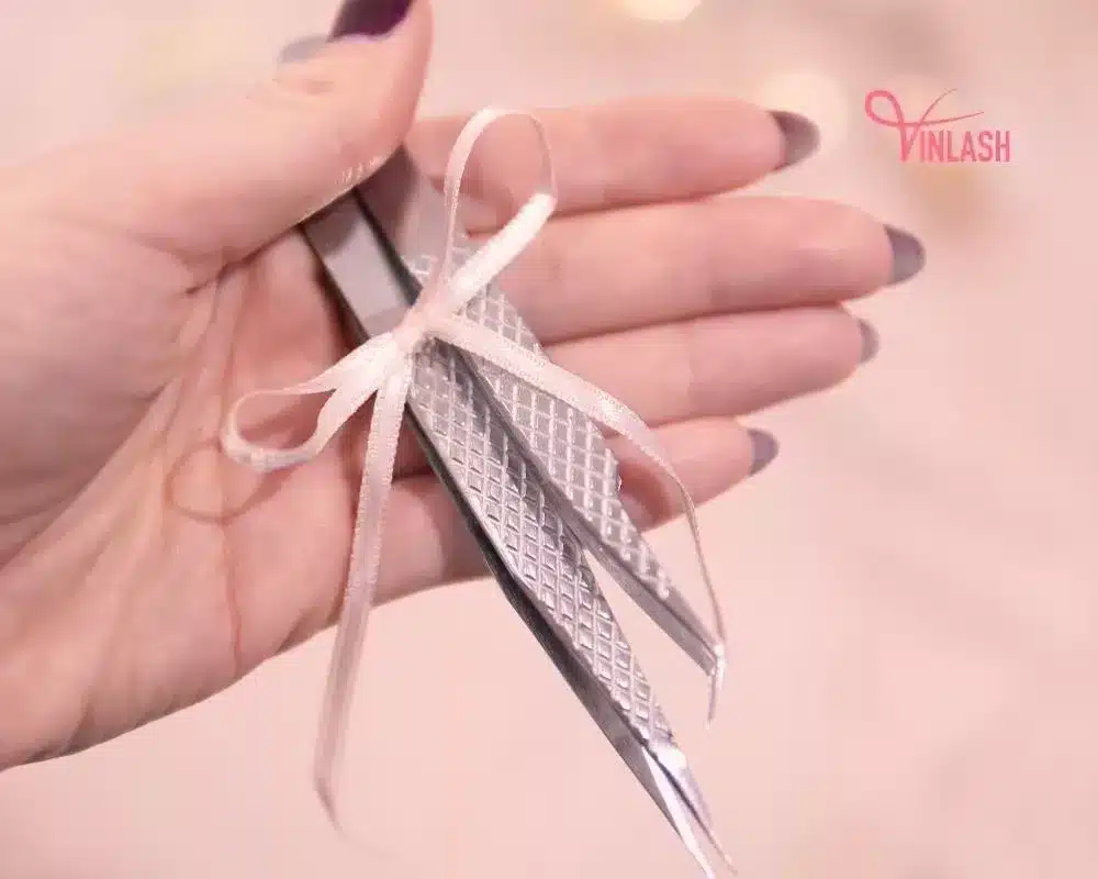 the-comprehensive-guide-to-purchasing-eyelash-extension-tweezers-wholesale-9