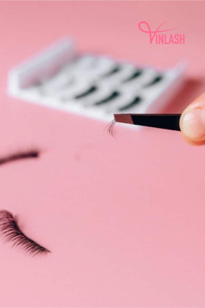tips-to-save-time-and-money-with-bulk-strip-lashes-for-your-business-11