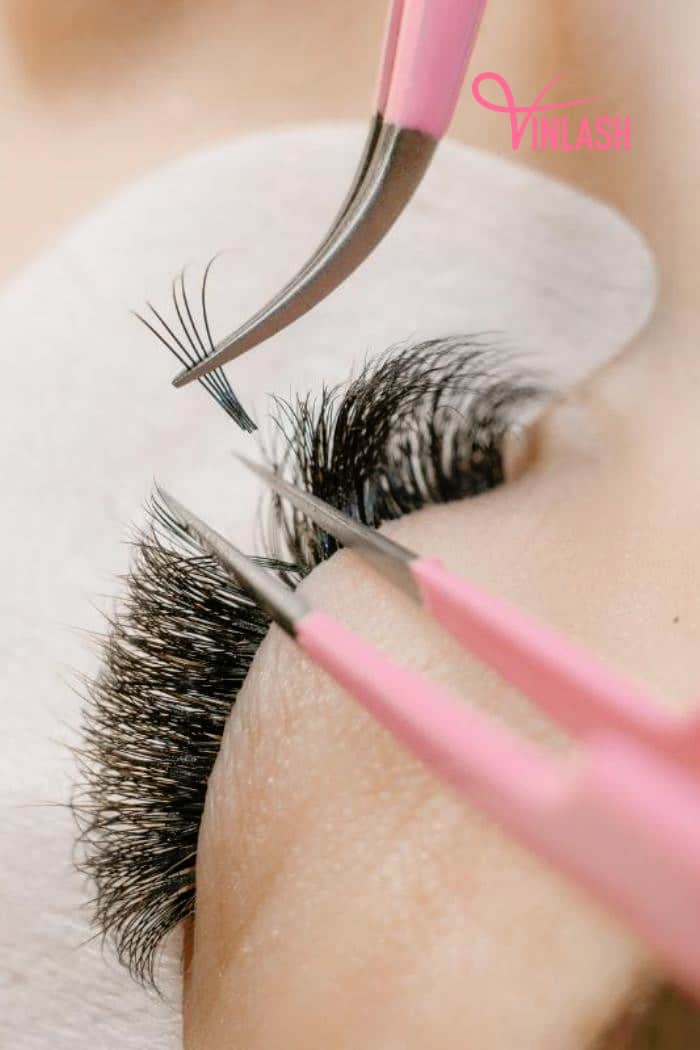Why do my lash fans close during application?